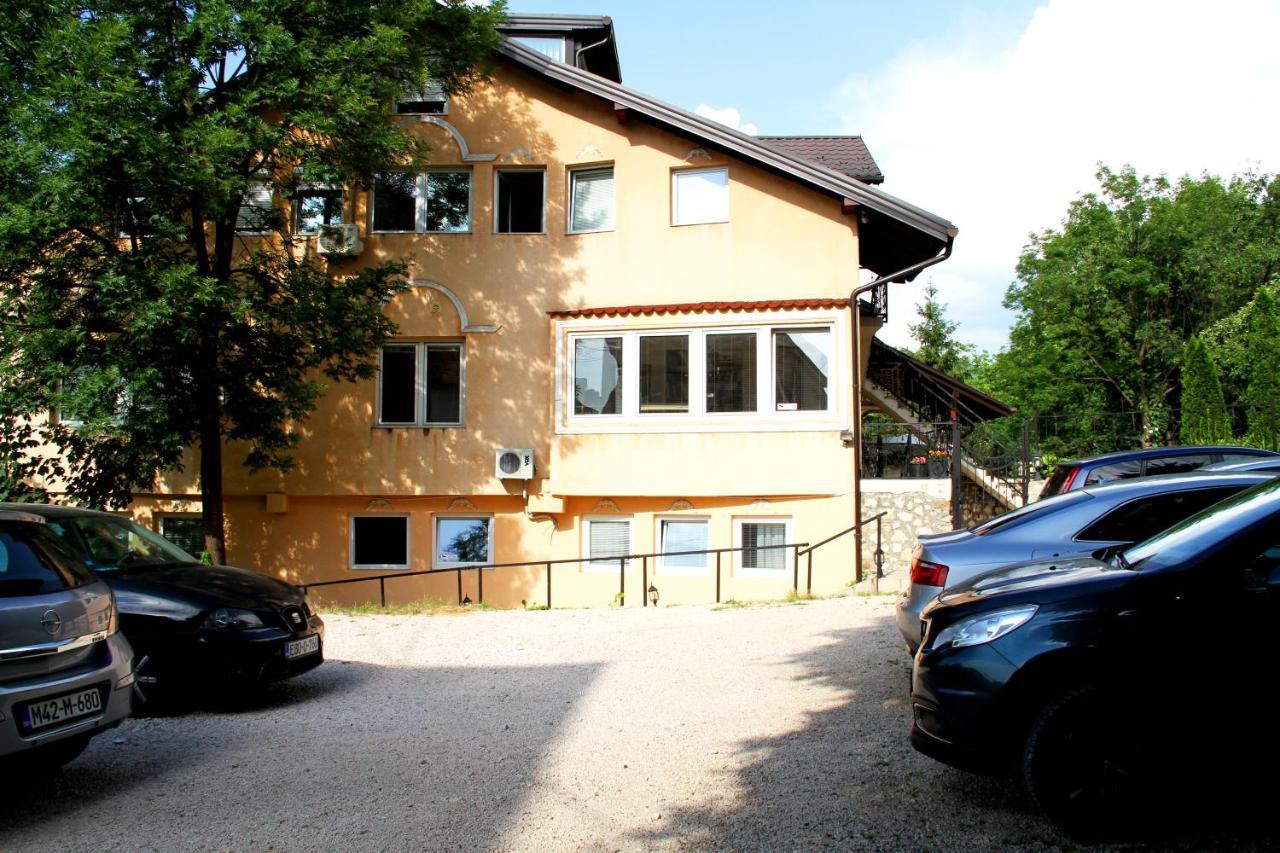 Downtown Green Oasis Apartments Sarajevo Bagian luar foto