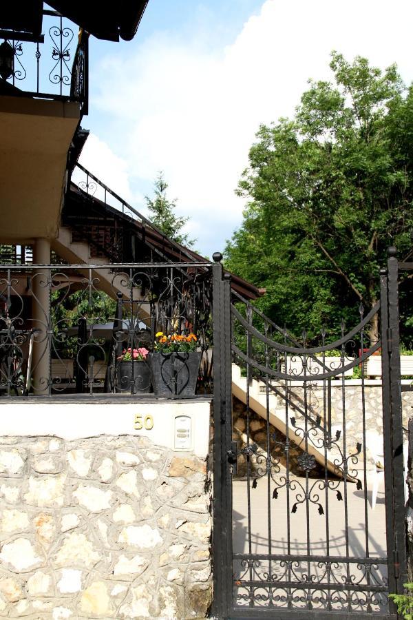 Downtown Green Oasis Apartments Sarajevo Bagian luar foto